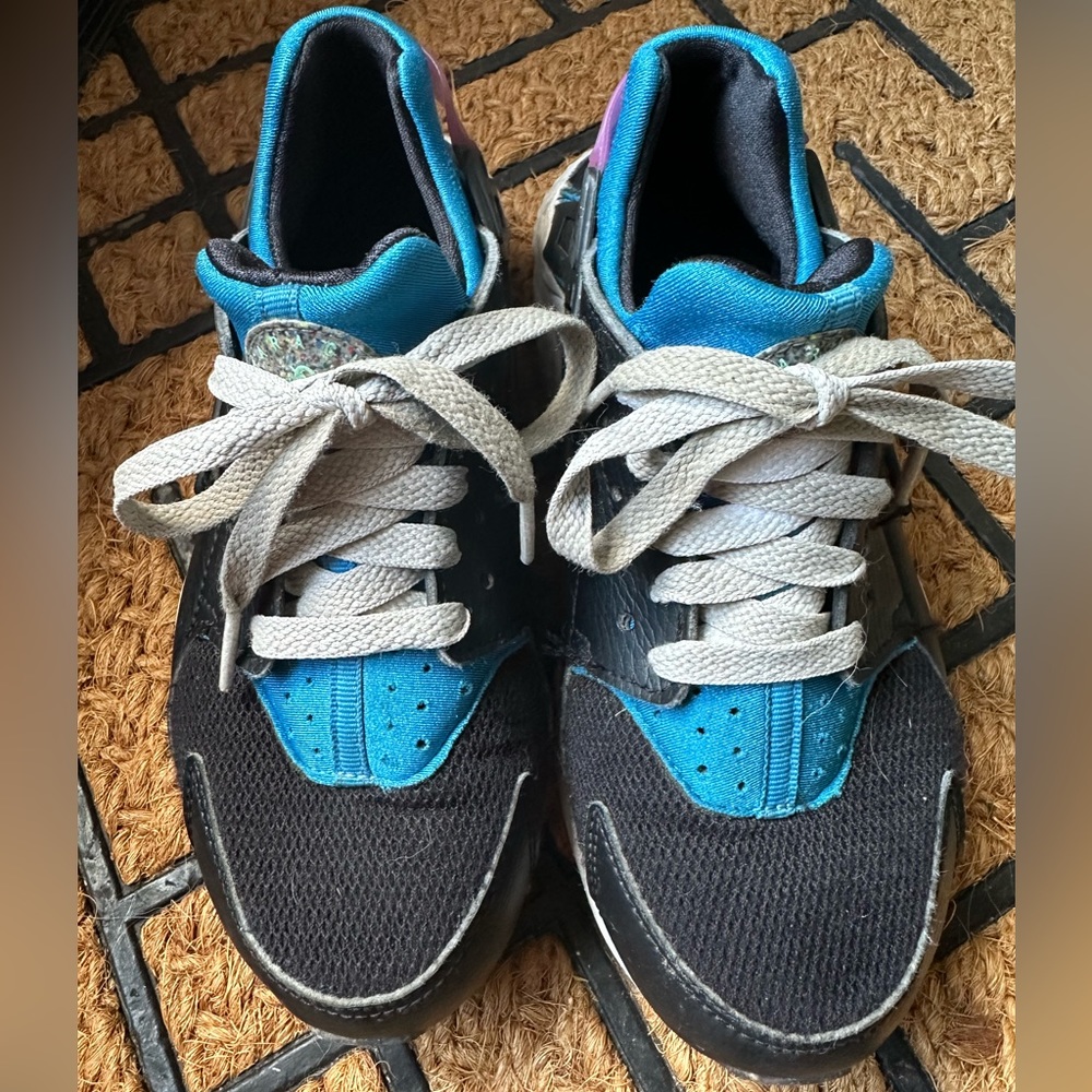 Nike kids Huarche Run sneakers, size US 3.5Y/EU 35.5 - Picture 13 of 15